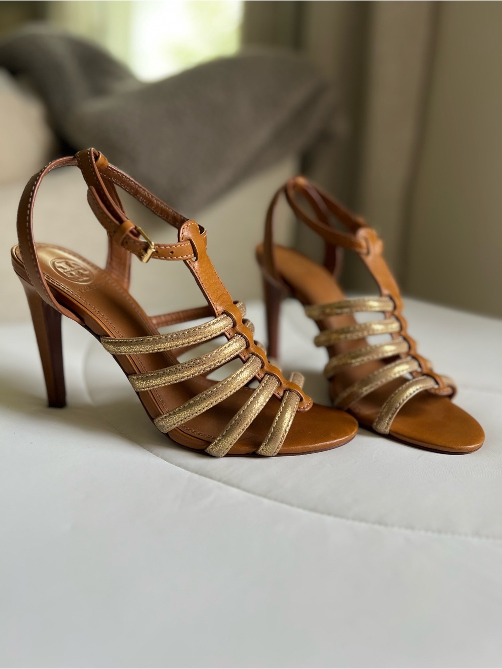 Tory Burch Leather Charlene Women's Tan and Gold Gladiator Heel Sandals size 7.5 - Picture 2 of 9